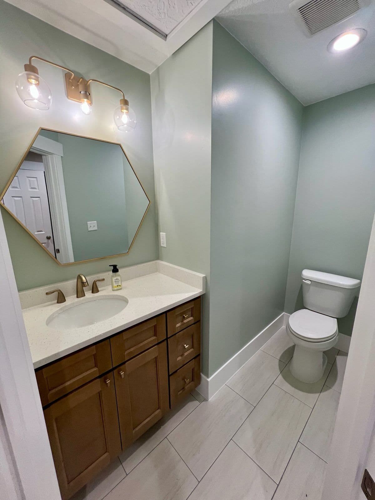 Gallery photos for Elegant Bathroom Remodel with Modern Finishes: Image #1